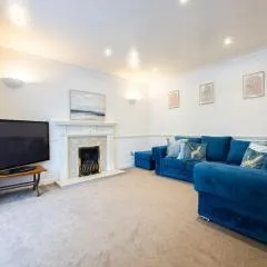 Detached Home in Greater Manchester with Free Parking