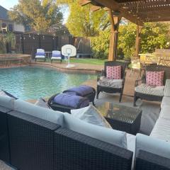 Luxurious 5-Bed home or villa with Pool, Jacuzzi, Media Room, Grill and large kitchen