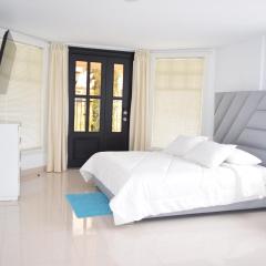 NAPOLES - Luxury Home