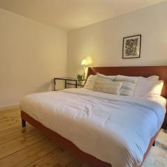 Hibernal33 - Private Room on Access Road