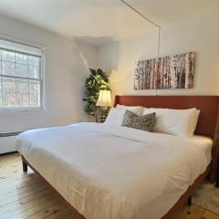 Hibernal35- Private Room on Access Road