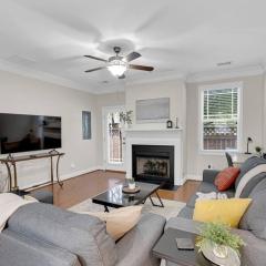 Charming & Cozy & Spacious, Historic Columbia, Prime Location, Mins to USC, TVs, Parking, Fireplace, WiFi