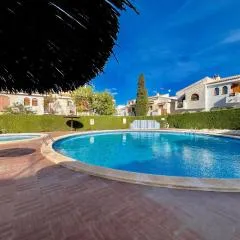 Moderna casa con terraza y piscina R122 by Novadesta