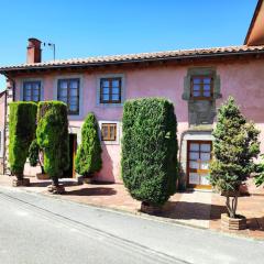 Espaciosa casa rural reformada junto al mar