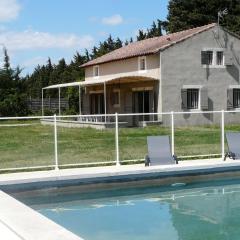 air-conditioned family house with fenced pool in fontvieille in the alpilles, sleeps 8