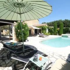 Very pleasant vacation rental with heated pool in the Luberon