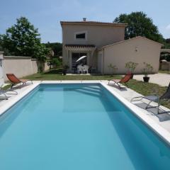 very pleasant villa with private swimming pool, in a residential area near the center of saint-rémy-de-provence - 8 people