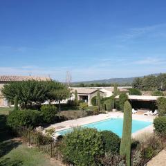 Air-conditioned Provençal farmhouse with private pool, view magnificent, located in Lagnes, close Isle S/Sorgue, 9 people
