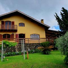 CASA AMARELA com estacionamento e Wi-Fi em Monte Verde MG