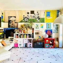 Artistic 2-bedroom condo