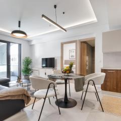 Comfy Apt terrace and parking 800m to old town and beach