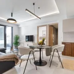 Comfy Apt terrace and parking 800m to old town and beach