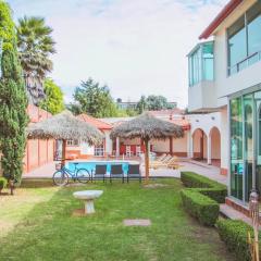 Luxury villa with pool - 14 bedrooms Cholula