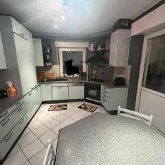 Benk 24H Apartment Nr 1 Perfekt für bis zu 6 Personen