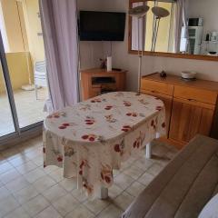 Cap d'Agde : T2 cabine, piscine, parking, proche mer - FR-1-607-208