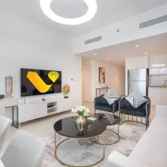 DOWNTOWN VIEWS II - VOGUE Luxurious Two-Bedroom Apartment with Balcony and Full Burj Khalifa, Opposite Dubai Mall Skybridge