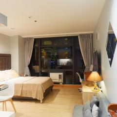 Quiet Condo with Fast WiFi, Own Balcony, Pool and Gym