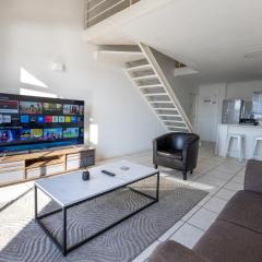 Century On Lake Apartment