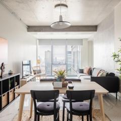 Beautiful Deluxe 1BD Condo PoolGymParking! #373