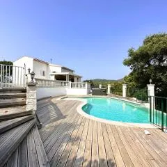 Villa Cigalou pour 8 personnes avec piscine chauffée et petite vue mer au domaine de Valcros à La Londe les Maures