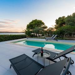 Amazing Apartment In Pirovac