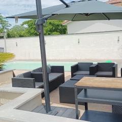 La Maison des Hirondelles, piscine, billard, ping pong, 3 terrasses et jardin