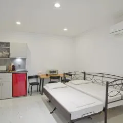 Amfitriti Stylish Piraeus Apt, Walk to Sea & Port