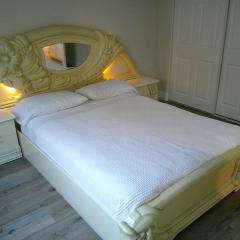 Ventura-Hueneme Beach House, Pax Romana Room