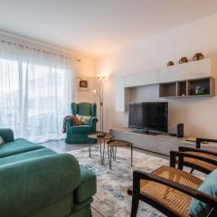 Caravelas 2-Bedroom Apartment with Pool - 50m from the Beach