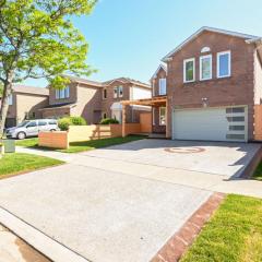 New Spacious 5 BDRM Home in Mississauga