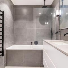 Warmly Relaxed Apart, 5beds, 5mins walk to tube station, 10mins to Westend, Ctral London