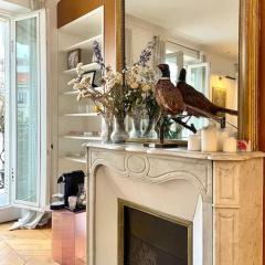 ParisHome! Double Balcony, Art & Designer Touches