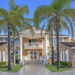 Stunning 4BR Holiday Home with Water Views & Pool