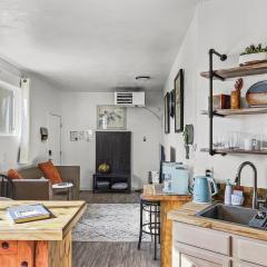 Quaint Monument Retreat studio