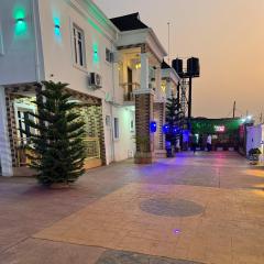 Denver Luxury Suites, Sagamu
