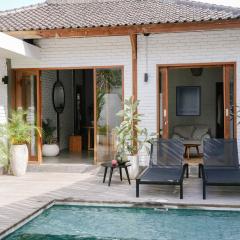 Modern 3 Bdr Villa in Pererenan w Private Pool Walk to Beach and Cafes