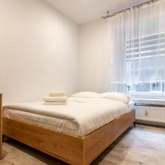 Zawodzie 3-Bedroom Apartment by BookingHost