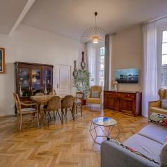 Maison Bianchi - Old Town Flower market