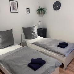 bookandstay24 Die-burg 4 Zimmerwohnung mit Küche und Balkon bei Darmstadt, Frankfurt, RheinMain Gebiet