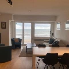 Fully renovated 2-bedroom apartment with a stunning sea view T5