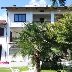 Alloggio grazioso con vista giardino e parcheggio