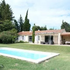 modern house with pool, near baux de provence and golfs in mouries 8 sleeps
