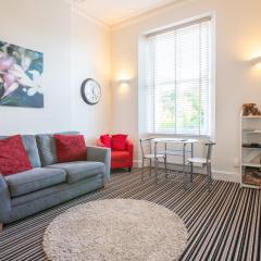 Cosy Flat in Victorian Villa- Parking & Garden