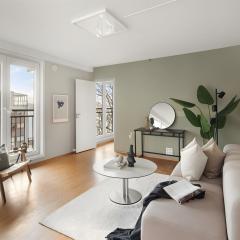 Top-Floor Apartment with Balcony and Sea View