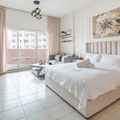 Urban Designer Apt - Family Friendly