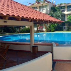 Condominio a pie de playa-Ixtapa