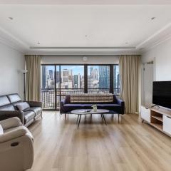Modern Nomads Central Melbourne Spacious 2BR City Skyline Views
