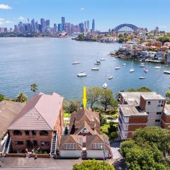 Harbourfront Haven 4BR Retreat with Stunning Views of Sydney Iconic Landmarks