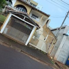 Pensão com piscina e área de lazer