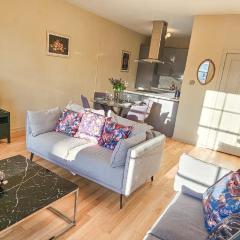 Royal Mile - Bright 2 Bedroom Apartment